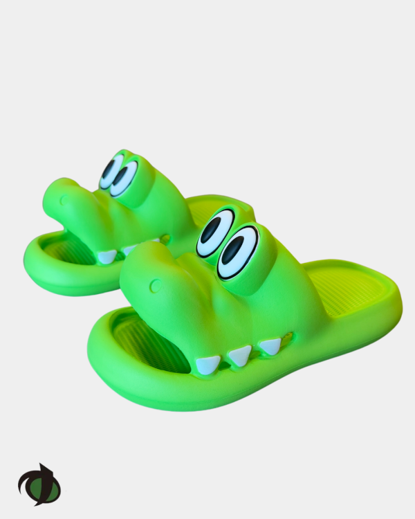 Jacaré head shaped crocs $15